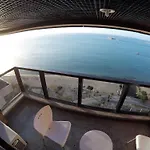 Refúgio à Beira-Mar com Vista Espetacular